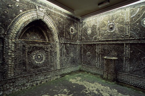 coolthingoftheday:The Shell Grotto is an underground passageway that was discovered in 1835 in Kent,