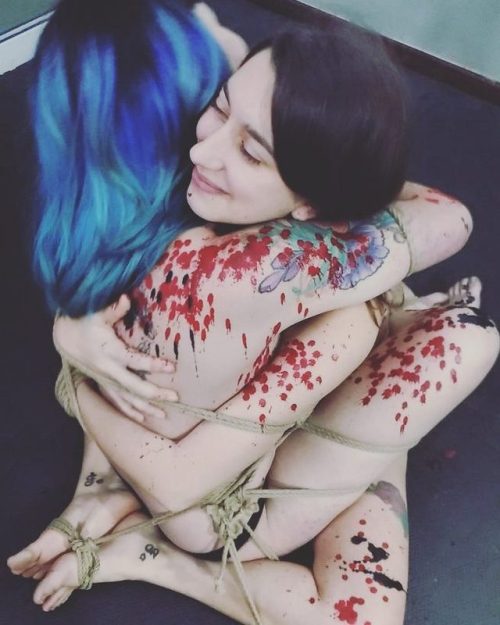 bloodyketchup: This hug is the cutest Shibari-related thing you gonna see today 