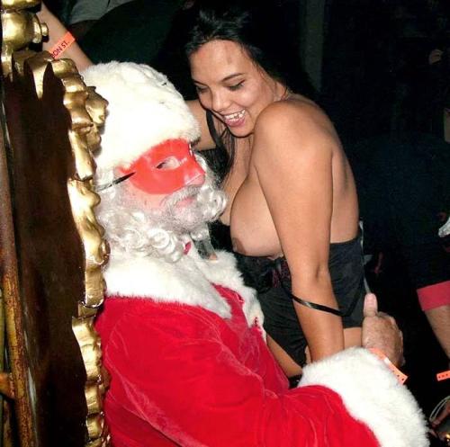 More nip slips and pussy slips pics at http://pussyslip.tumblr.com/