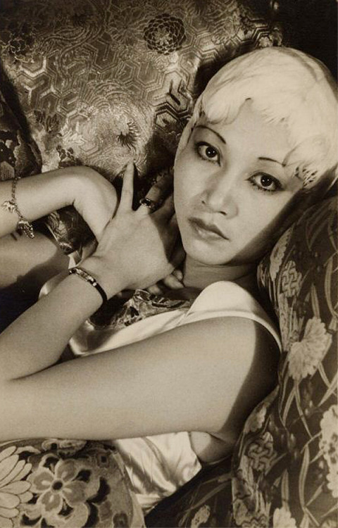 miss-flapper:  Anna May Wong photographed by Carl Van Vechten, 1932