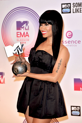 all-nickiminaj:Nicki Minaj x MTV EMA’s winners roomfeels like 2010 all over again.