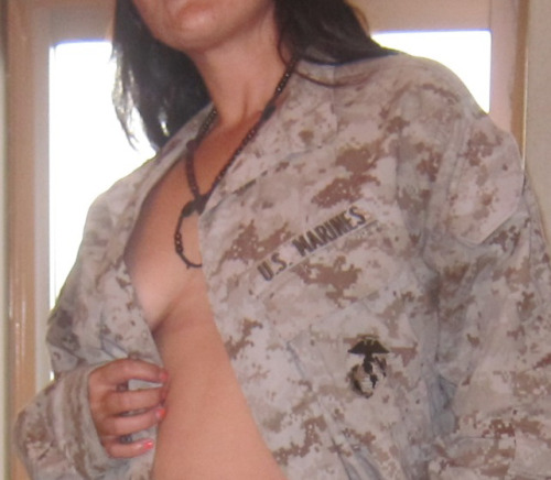 myusmc:  marinewife2469:  Getting a little more comfortableâ€¦  Sexy Marine Wife 