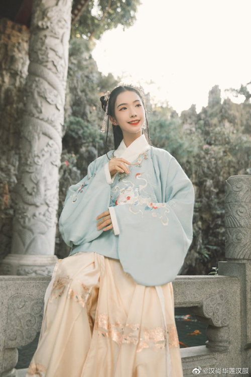  Traditional Chinese hanfu by 汉尚华莲