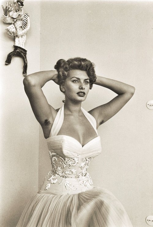 ohyeahpop:Sophia Loren, Exposed, 1955 - Ph.