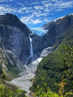 amazinglybeautifulphotography:  Hiking in Patagonia [1536x2048][OC] - Aitomatic