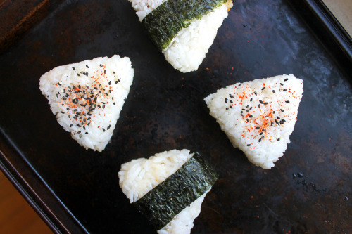 sew-much-to-do:Onigiri 101: How to Make Japanese Rice Balls ✖✖✖✖✖✖✖✖ sew-much-to-do: a visual coll