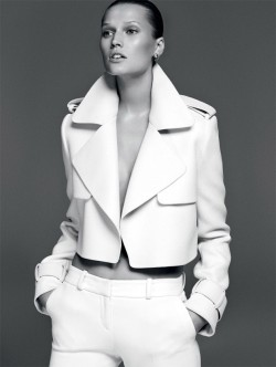 stormtrooperfashion:  Toni Garrn by David