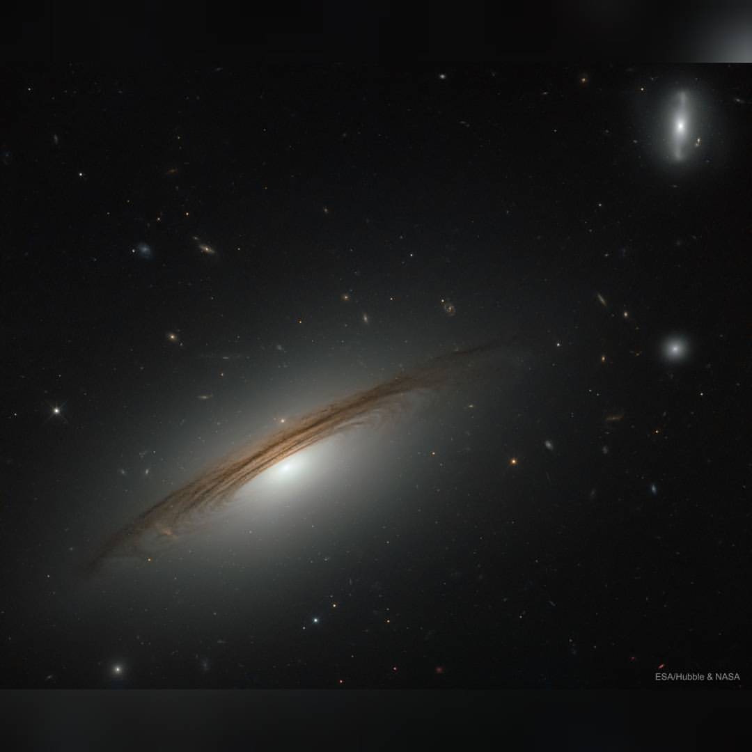 UGC 12591: The Fastest Rotating Galaxy Known #nasa #apod #esa #hubble #hubblespacetelescope