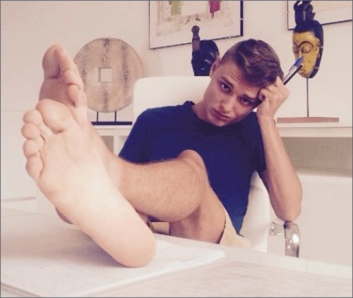 XXX I love male feet photo