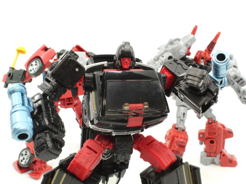 Generations Selects DK-2 Guard (Legacy)Black box.More like this:Earthrise Team: Autobot Alliance Iro