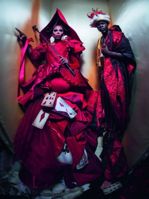 teamnowalls:thepowerofblackwomen:This all-Black Alice-in-Wonderland themed 2018 Pirelli calendar tho