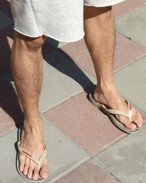 Amazing gorgeous toes.