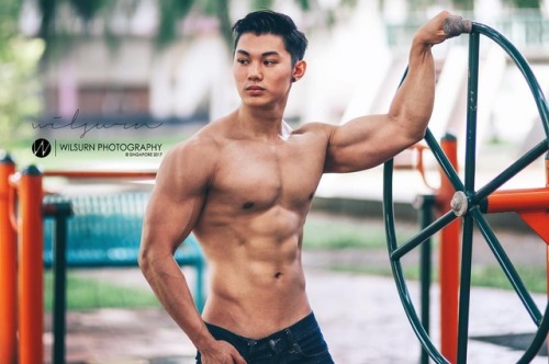 killerwhaleteo: allaboutbois:sjiguy: Anybody remember that video of Dillon Chee stripping when he wa
