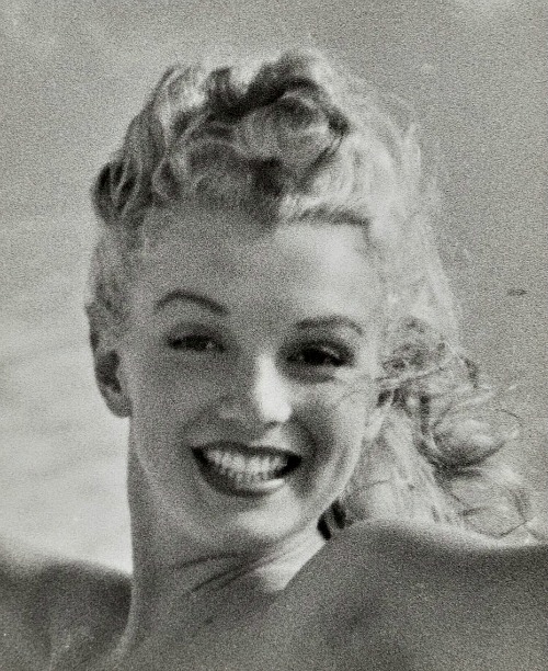alwaysmarilynmonroe:  Marilyn by Andre de Dienes in 1949. 