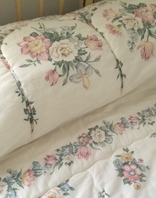 theartistandthephotographer:A bedroom in my grandmother’s house with some very cute floral sheets ♡