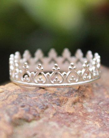 babygirlj21:  parttimelittleprincess:  pandasfairyprincess:  Princess rings! Or prince