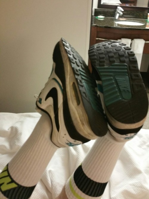nikelad1980:  It’s all about the fresh white crew socks. Come chat about your fresh white crew