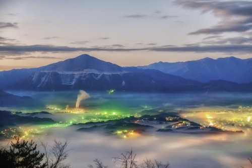 mymodernmet:Ethereal “Sea of Clouds” Cloaks Japan in a Pastel-Colored Fog