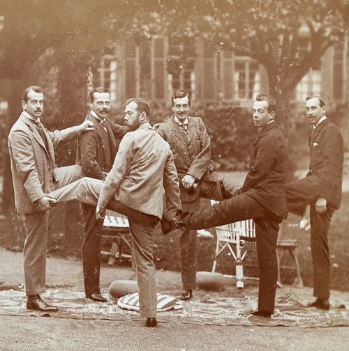 jagiellonczyk:Nicholas II with the squad, 1899.