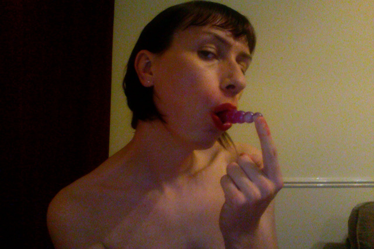 miss-fapamoto:  &ldquo;post a picture sucking off and licking a dildo, you little