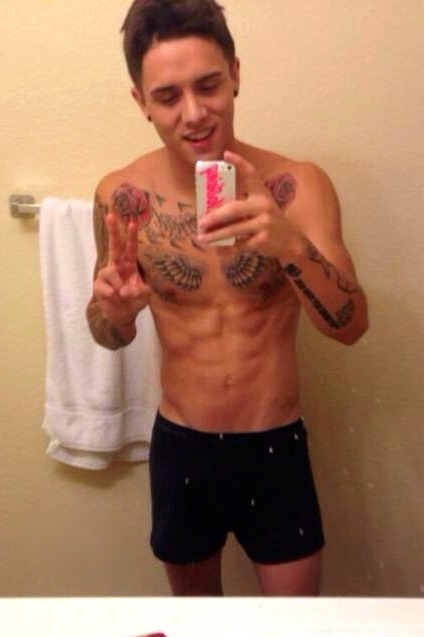 vinemales:Vine hottie Ricky with his leaked picsvinemales.com // Over 70.000 followers // Hot naked 