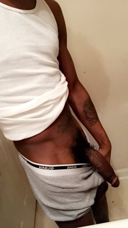 colombiaxxx1:  blkbugatti:  sohardritena: DAT BUSH SEXY AF Hung  I could easily get married