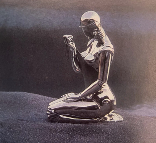 2001hz:Hajime Sorayama: First 3D Robot Sculpture (1988)