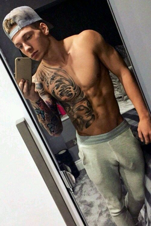 busdachinrs: Shirtless Men For Men