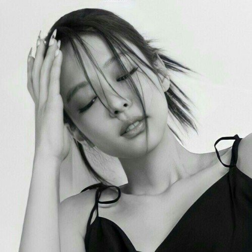 Jennie Moodboard Dark