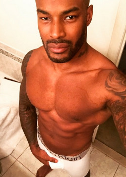 lamarworld:  Tyson Beckford bulge