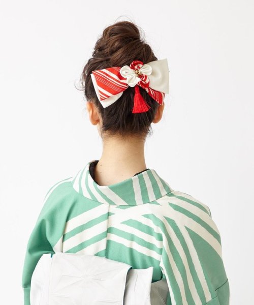 Retro-like ribbon hairclip by Mimatsu, which reminds me of Meiji / Taisho era schoolgirls hairdo: