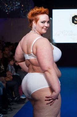 lil-chub:  Plus Size Model Christin