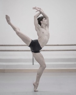 Pas-De-Duhhh:  Matteo Miccini Dancer With Stuttgart Ballet Photographed By Carlos