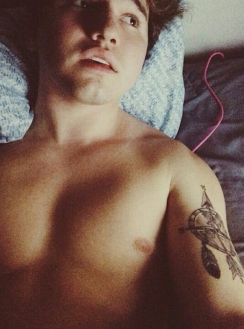male-celebs-naked:  Jc Caylen 1See more here