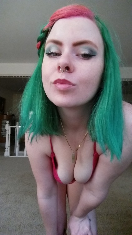 chellesilverstein:    clips4sale     manyvids       live shows 