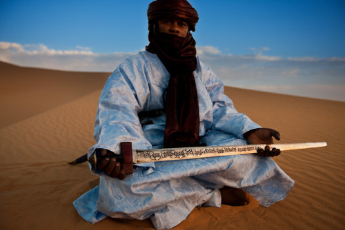 A Tuareg man poses with the sword handed to the Tuareg leader by the French after the Tuareg were fi