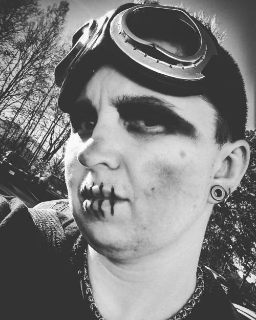 Witness me, Bloodbags. Halloween is a nice excuse to wear my warpaint at work.#warboy #witnessme #wh