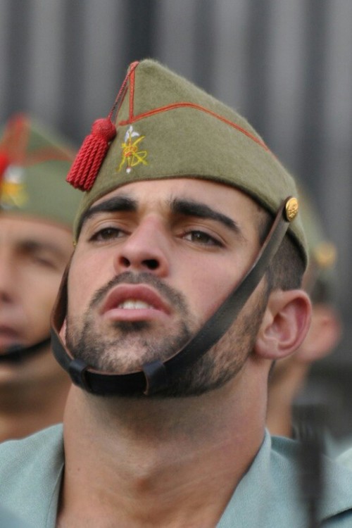 vergasrompeculos2:  m1m22:  Legionario.  Lindo papasito