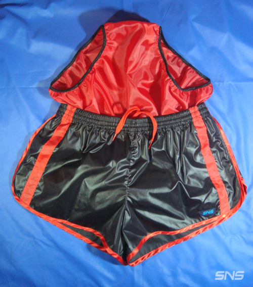 glanznylonshorts:  http://www.ebay.com/itm/172361774993