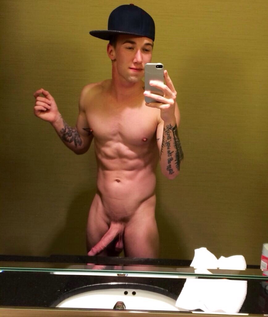 jockguybttm:  Damn this lil dude is packing some dick