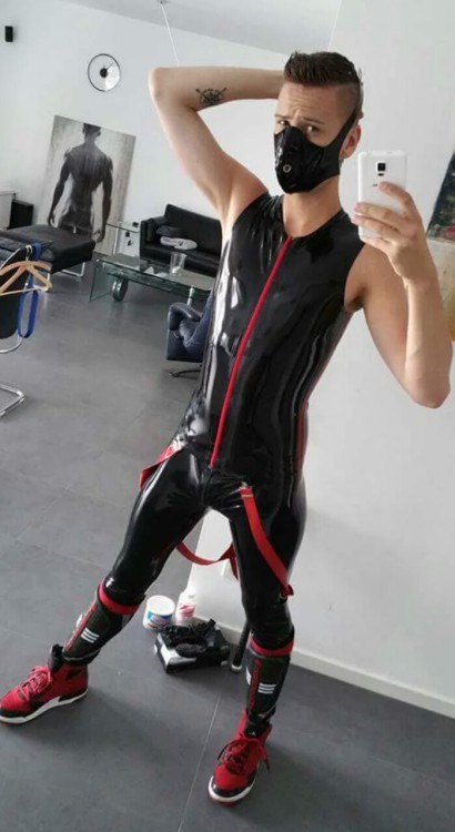 mindofacumwhore: divo7ii:Sexy rubber twinkWOOF! Doesn’t even begin to express….*deep growl, WOOF!*