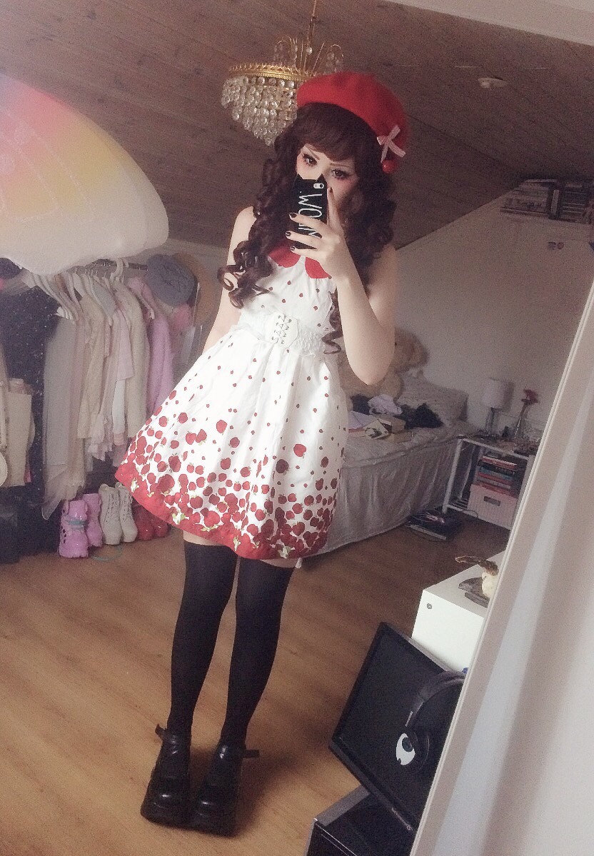 mashyumaro:The outfit I wore today ♡ This is the second wig i got from gothiclolitawigs,