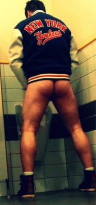 guysfrombehind14:  Guys from Behind     Submit your favorite ass pics http://guysfrombehind14.tumblr.com/submit 