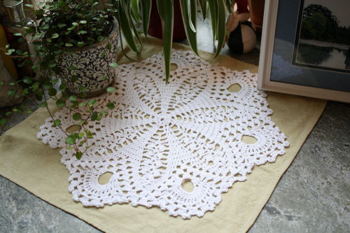 yarn-over: doilitif:  yarn-over:  i didnt know this pattern!why omgf this is so beatiful and small a