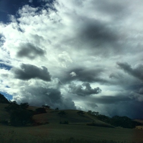 Intervallo #stormbruing #weatherreport #california #rain #clouds ☁️