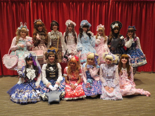 lovelyblasphemy: mintkismet:  Group photo after the fashion show~! I had such an amazing time and fe