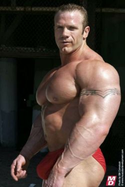freakmuscle:  (via MyMuscleVideo - Big Bodybuilder With A BIG Bulge)