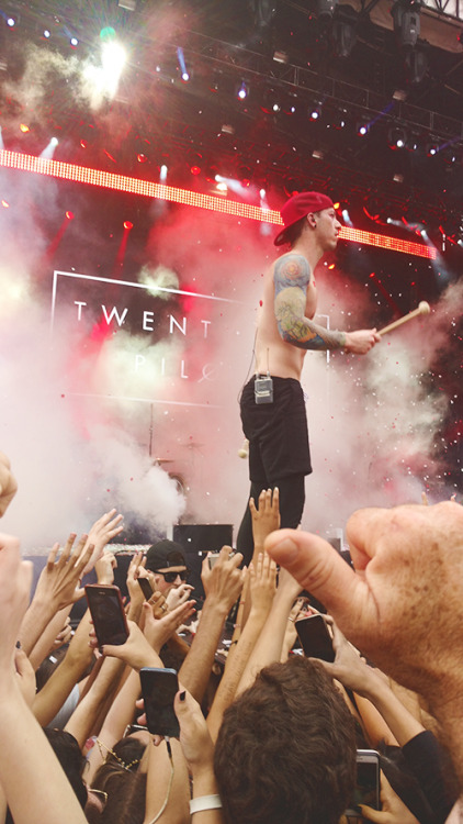 krumione:Josh Dun @ Lollapalooza Brazil (13/03/2016)