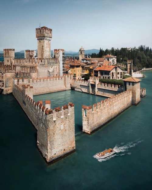 sabonhomeblog:Lake Garda by Jordan Hammond