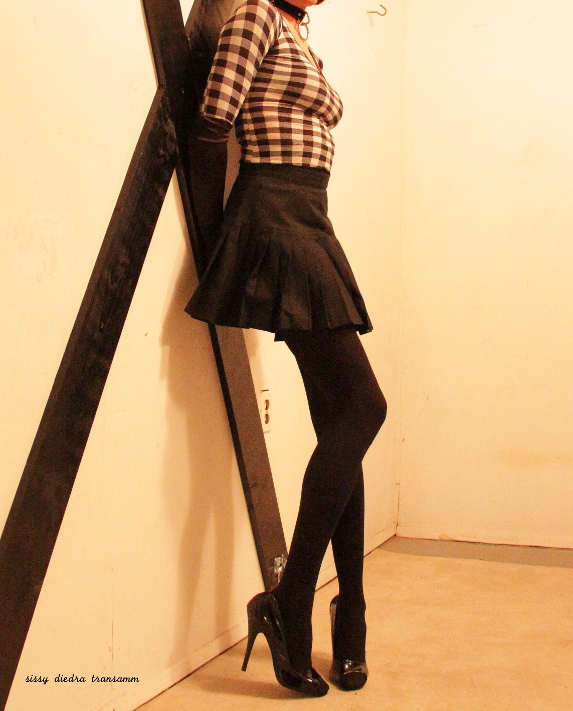 crossdresser hang out must be 21 to enter or view all pics over 